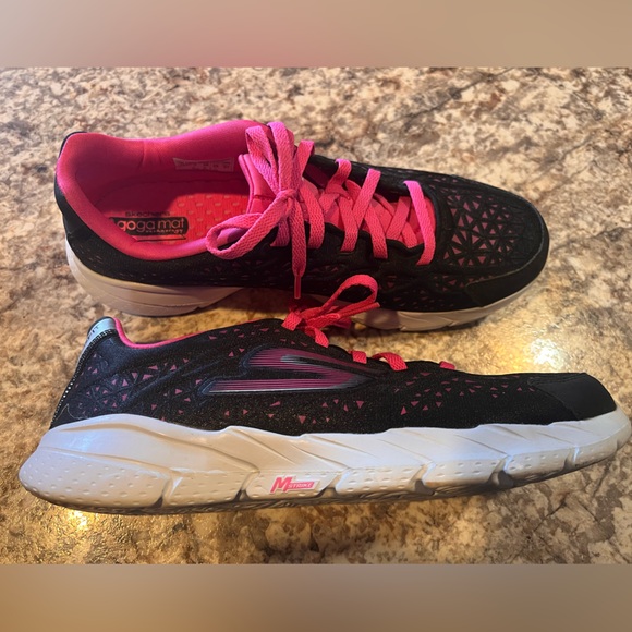 Skechers Go Fit 2 Memory Foam shoes Womens 8 black pink Form Fit Goga Mat lace - Picture 1 of 13
